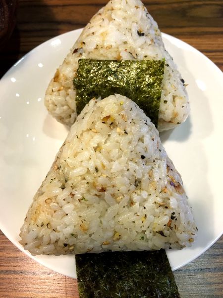 （FoOd桃園)♥窩客島推薦文－雖說是輕食卻很有飽足感的日式手作飯糰〔まいにち.日和〕
