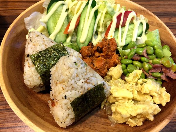 （FoOd桃園)♥窩客島推薦文－雖說是輕食卻很有飽足感的日式手作飯糰〔まいにち.日和〕