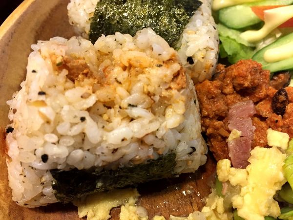 （FoOd桃園)♥窩客島推薦文－雖說是輕食卻很有飽足感的日式手作飯糰〔まいにち.日和〕