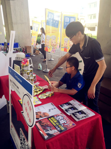 (活動分享)♥【ㄧㄚ馬路塗鴉趣】可拉進親子關係和企業的在地回饋實施的文創公益活動