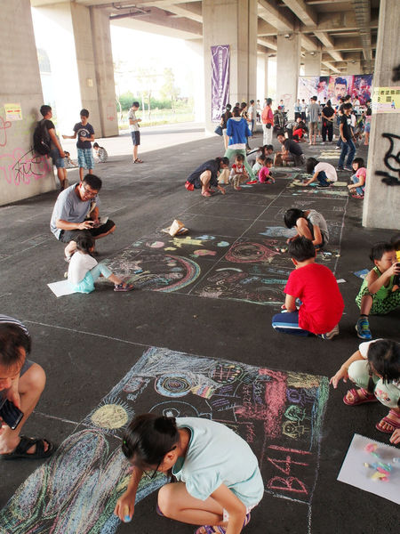 (活動分享)♥【ㄧㄚ馬路塗鴉趣】可拉進親子關係和企業的在地回饋實施的文創公益活動