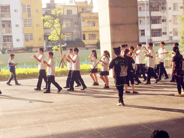 (活動分享)♥【ㄧㄚ馬路塗鴉趣】可拉進親子關係和企業的在地回饋實施的文創公益活動