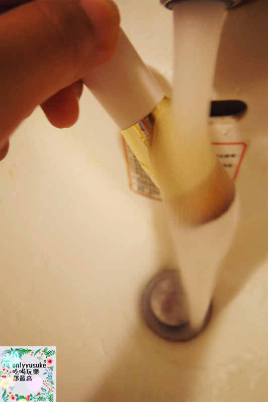 保養分享【LSY林三益】臉部清潔更省時的淨顏刷，不沾手小魔刷，好一個敷面膜的好幫手