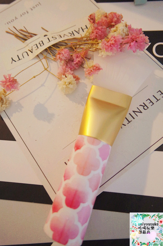 保養分享【LSY林三益】臉部清潔更省時的淨顏刷，不沾手小魔刷，好一個敷面膜的好幫手