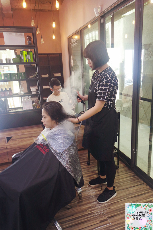 美髮台中-走進【VS. HAIR】從媽媽變回少女,台中逢甲染髮,燙髮 ,髮型設計推薦