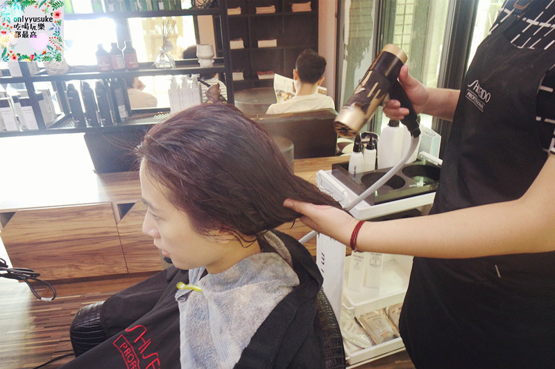 美髮台中-走進【VS. HAIR】從媽媽變回少女,台中逢甲染髮,燙髮 ,髮型設計推薦