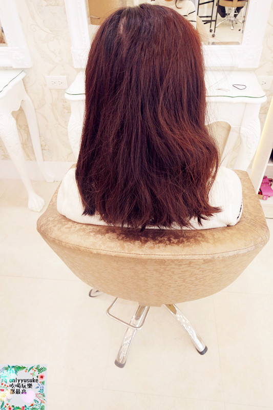 在寧芙燙頭髮前