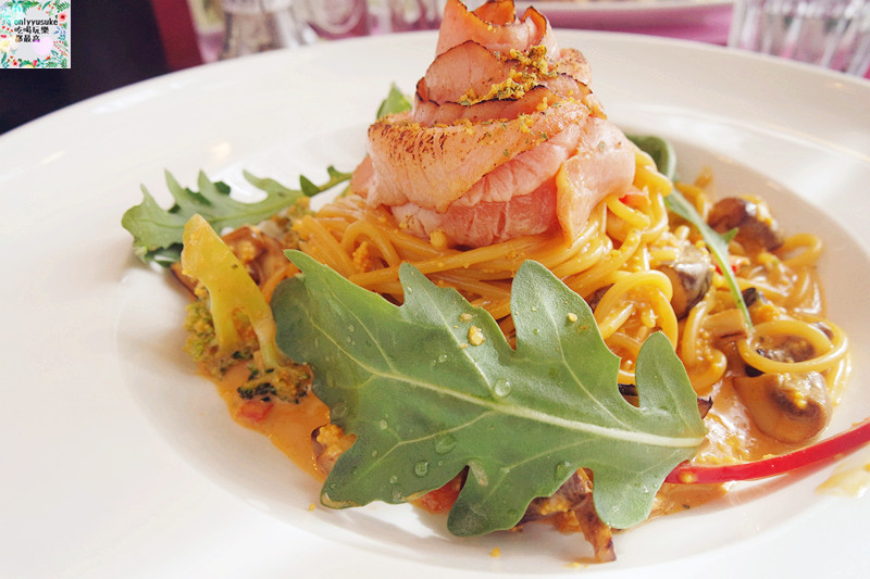 煙燻鮭魚佐海膽醬義大利麵