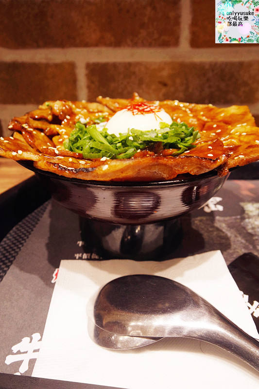 FoOd台中【牛角次男坊日本燒肉丼專門店】美味又霸氣的份量,給你大飽足感的日本丼飯