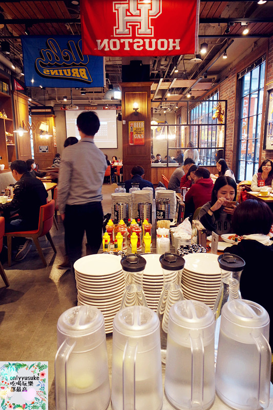 【CAMPUS CAFE-台中廣三SOGO店】大份量美式餐廳,休閒歡樂氛圍享受美味