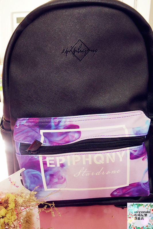 美包分享♥【HC STORE防水後背包】夢幻渲染美觀大方實用,日常也活潑亮麗的穿搭配件