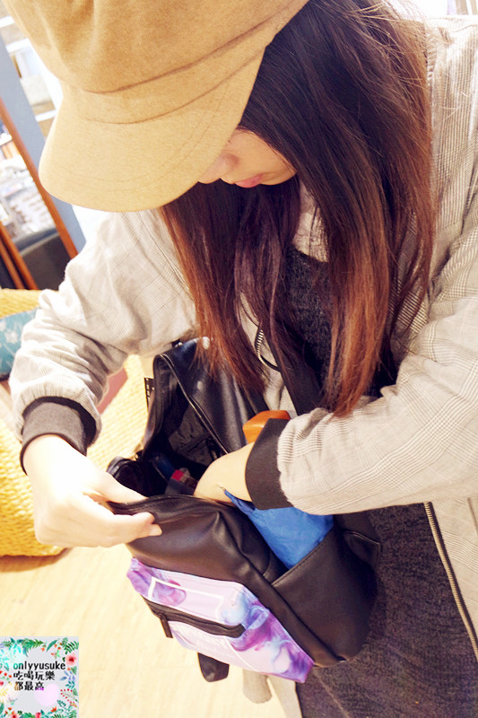 美包分享♥【HC STORE防水後背包】夢幻渲染美觀大方實用,日常也活潑亮麗的穿搭配件