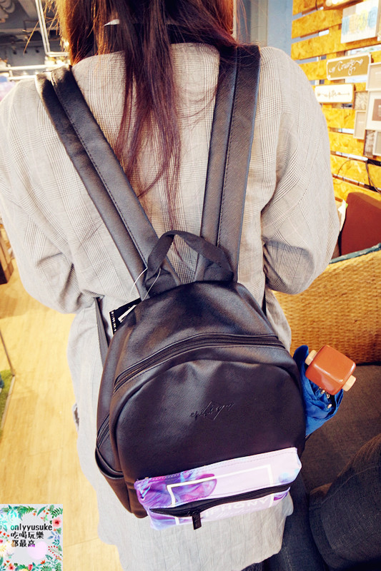 美包分享♥【HC STORE防水後背包】夢幻渲染美觀大方實用,日常也活潑亮麗的穿搭配件