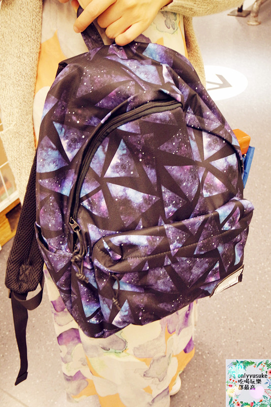 美包分享♥【HC STORE防水後背包】夢幻渲染美觀大方實用,日常也活潑亮麗的穿搭配件