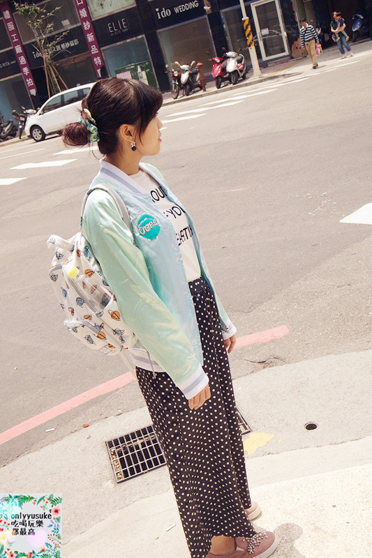 美包分享♥【HC STORE防水後背包】夢幻渲染美觀大方實用,日常也活潑亮麗的穿搭配件