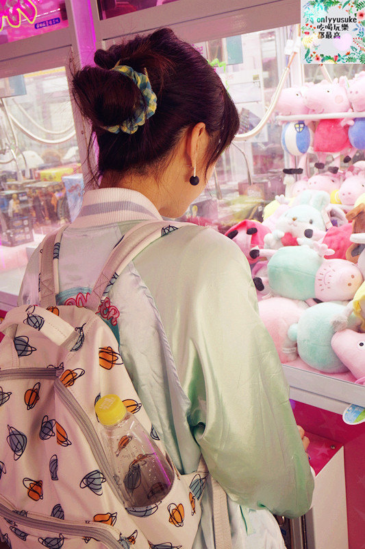 美包分享♥【HC STORE防水後背包】夢幻渲染美觀大方實用,日常也活潑亮麗的穿搭配件