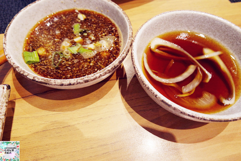 桃園美食中壢火鍋【柚鍋物】夢幻玫瑰牛奶鍋,清爽沾醬,滿足味蕾也是視覺享受