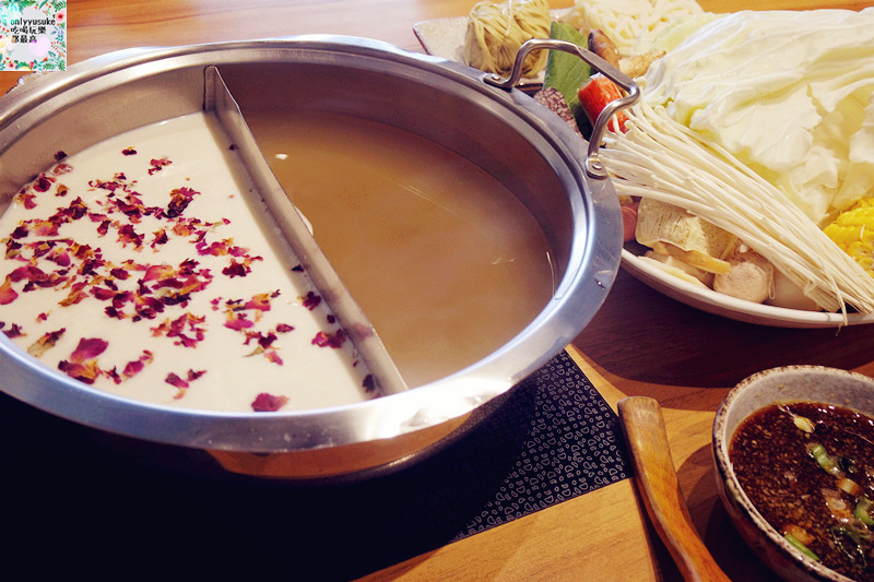 桃園美食中壢火鍋【柚鍋物】夢幻玫瑰牛奶鍋,清爽沾醬,滿足味蕾也是視覺享受