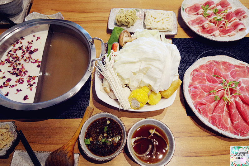 桃園美食中壢火鍋【柚鍋物】夢幻玫瑰牛奶鍋,清爽沾醬,滿足味蕾也是視覺享受