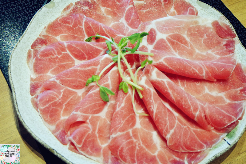 桃園美食中壢火鍋【柚鍋物】夢幻玫瑰牛奶鍋,清爽沾醬,滿足味蕾也是視覺享受