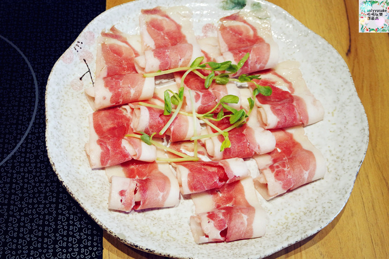 桃園美食中壢火鍋【柚鍋物】夢幻玫瑰牛奶鍋,清爽沾醬,滿足味蕾也是視覺享受