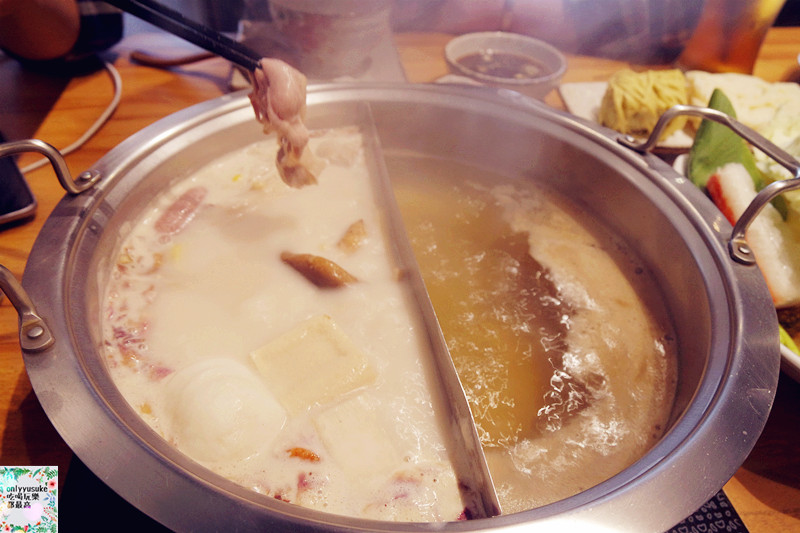 桃園美食中壢火鍋【柚鍋物】夢幻玫瑰牛奶鍋,清爽沾醬,滿足味蕾也是視覺享受