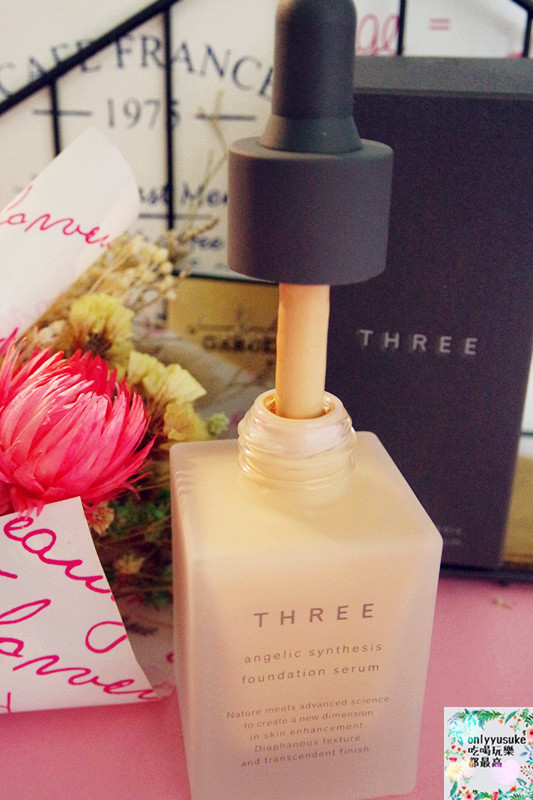 美妝分享【THREE天使煥采精萃粉底】自帶補光神器般的夢幻胖胖瓶,粉底同時也是精華液
