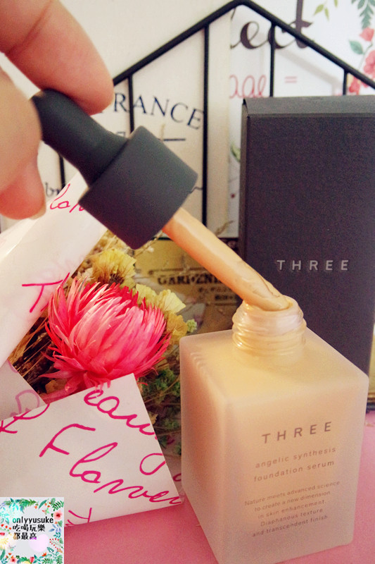 美妝分享【THREE天使煥采精萃粉底】自帶補光神器般的夢幻胖胖瓶,粉底同時也是精華液