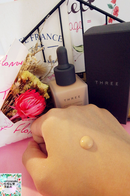 美妝分享【THREE天使煥采精萃粉底】自帶補光神器般的夢幻胖胖瓶,粉底同時也是精華液