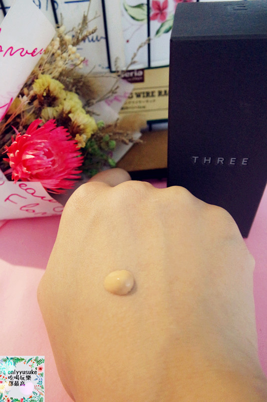 美妝分享【THREE天使煥采精萃粉底】自帶補光神器般的夢幻胖胖瓶,粉底同時也是精華液