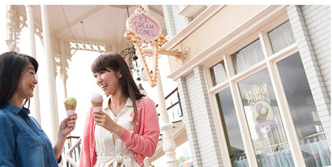 東京迪士尼35週年周邊商品以及必吃必買全攻略,個人化鐘錶吊飾&脆心巧克力罐