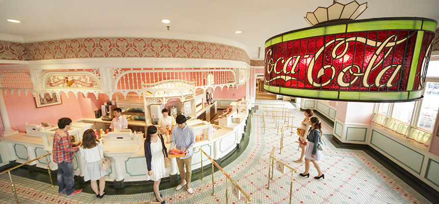 東京迪士尼35週年周邊商品以及必吃必買全攻略,個人化鐘錶吊飾&脆心巧克力罐