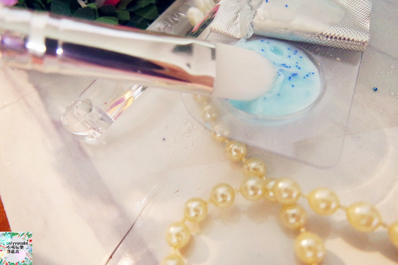 保養分享【WHITE-T8天牙齒全亮速效療程以及藍光亮白修護牙膏】在家也能簡單亮白牙齒