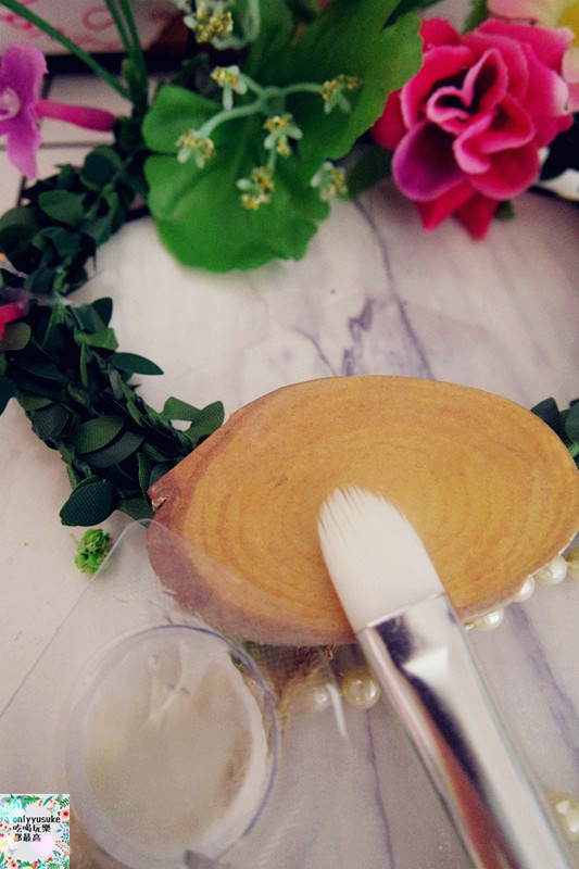 保養分享【WHITE-T8天牙齒全亮速效療程以及藍光亮白修護牙膏】在家也能簡單亮白牙齒