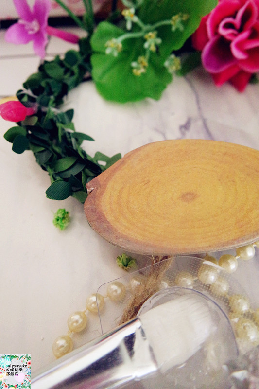 保養分享【WHITE-T8天牙齒全亮速效療程以及藍光亮白修護牙膏】在家也能簡單亮白牙齒