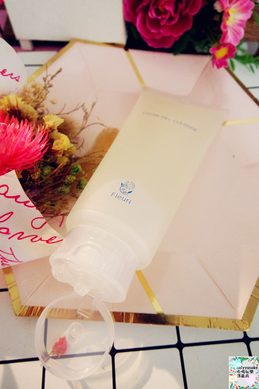 保養分享【日本Fleuri芙露莉淨透毛孔卸妝凝露 】保養從好好卸妝開始,給你潔瑕清爽感受