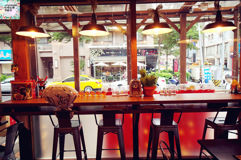 FoOd桃園【O Dreams 夢享餐廳】給人一派休閒感的聚會餐廳,超好吃薄片披薩