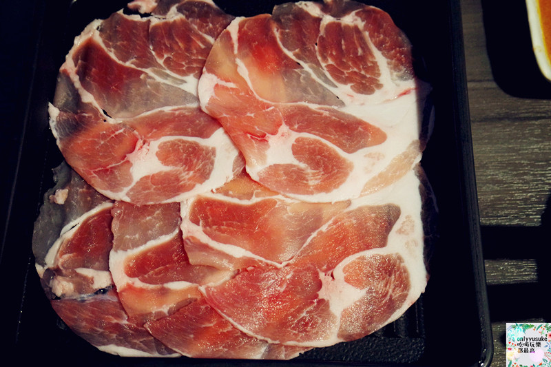 FoOd【藍象廷-中友店】來吃看看不一樣風味,有泰國皇室認證的火鍋,肉肉控必吃的泰式湯頭