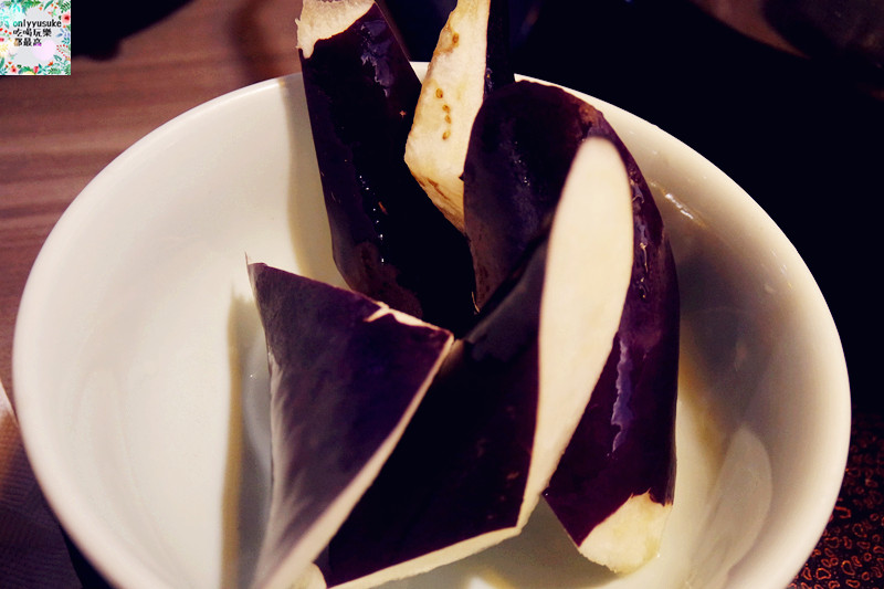 FoOd【藍象廷-中友店】來吃看看不一樣風味,有泰國皇室認證的火鍋,肉肉控必吃的泰式湯頭