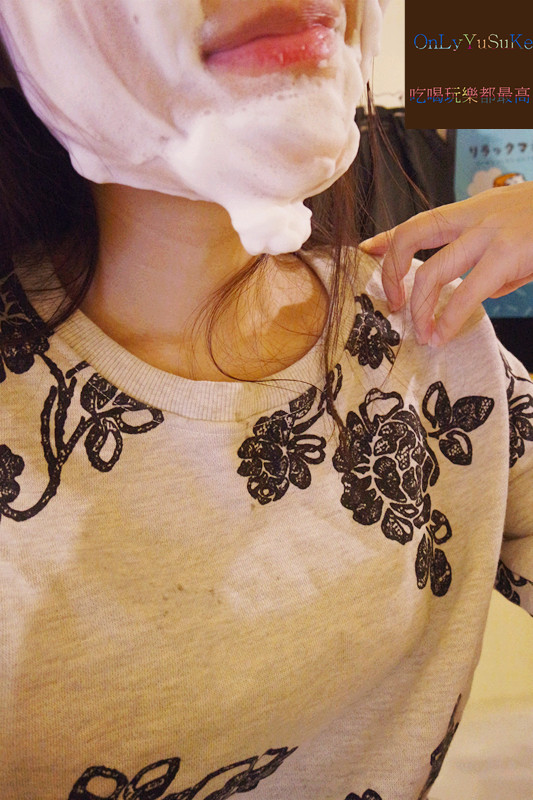 【日本淨白美人沖繩海泥潔顏乳】超多位置可以塗抹清潔的濃密泡沫潔顏