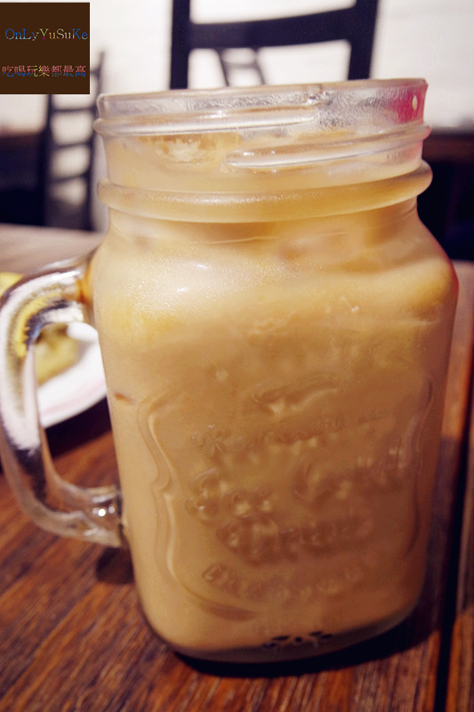 FoOd台北【藍白小鎮天母店】超多甜點選擇,鹹食也好好吃,咖啡館也有冰淇淋