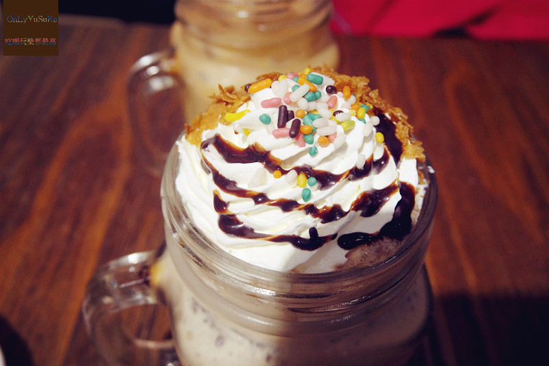 FoOd台北【藍白小鎮天母店】超多甜點選擇,鹹食也好好吃,咖啡館也有冰淇淋