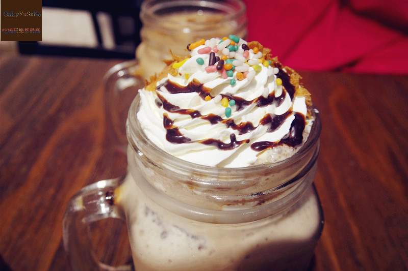 FoOd台北【藍白小鎮天母店】超多甜點選擇,鹹食也好好吃,咖啡館也有冰淇淋