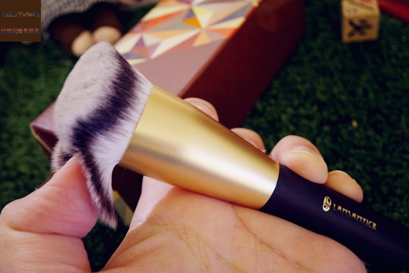 【LSY林三益雙斜面粉底刷】斜角粉底刷省粉底量,快速上妝能修容的神器