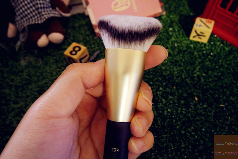 【LSY林三益雙斜面粉底刷】斜角粉底刷省粉底量,快速上妝能修容的神器