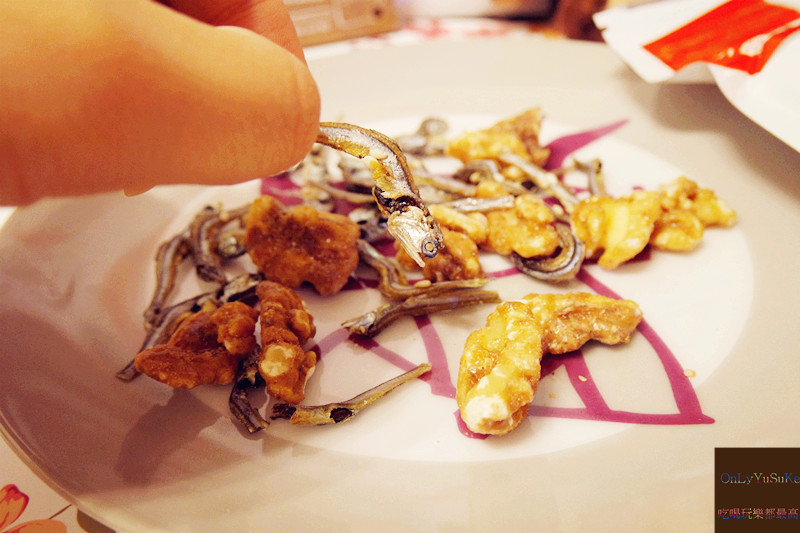 【萬歲牌核桃小魚】核桃小魚雙重營養好吃 ,一口接一口鹹甜豐富滋味停不下來