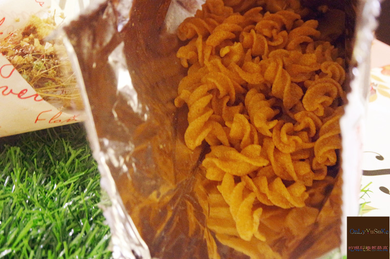 【可樂果烤香腸】陪伴長大零食品牌再推出驚奇新口味,平民小吃融合零食