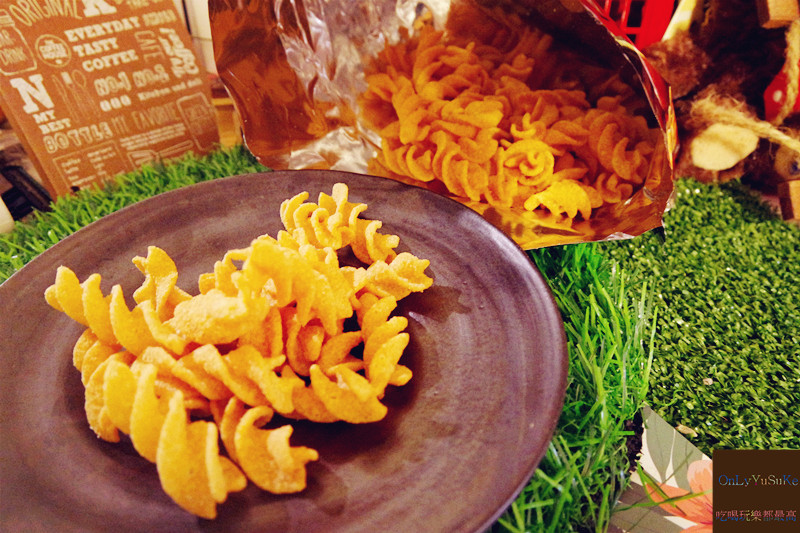 【可樂果烤香腸】陪伴長大零食品牌再推出驚奇新口味,平民小吃融合零食