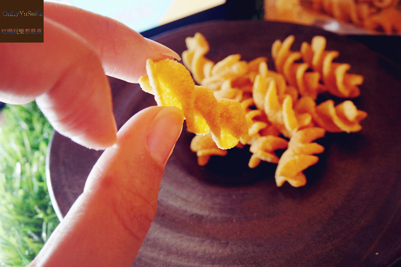 【可樂果烤香腸】陪伴長大零食品牌再推出驚奇新口味,平民小吃融合零食