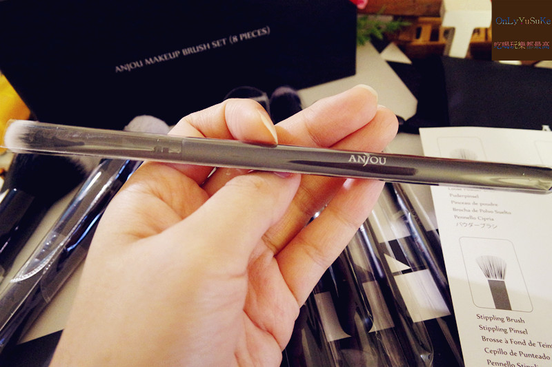美妝分享【Anjou刷具組】打亮臉部底妝,眼妝,唇妝,彩妝刷具分享